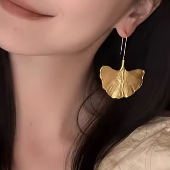 NEW ZARA  Gold Leaf Earrings - Picture 6 of 13
